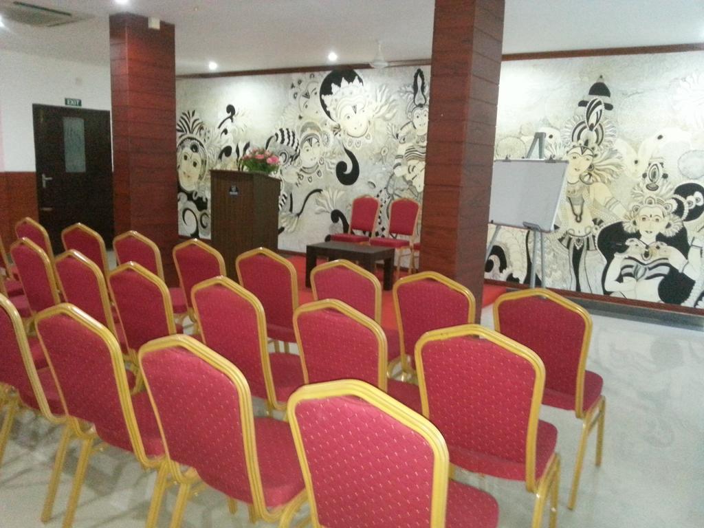 Kazhakuttam Aquarock Hotel المظهر الخارجي الصورة